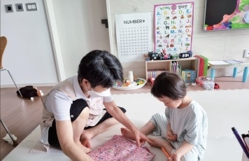 아이돌봄 활동점검: 이용자의 가정에 방문하여 아이돌보미의 돌봄상황, 복장 및 위생수칙, 복무규율을 점검