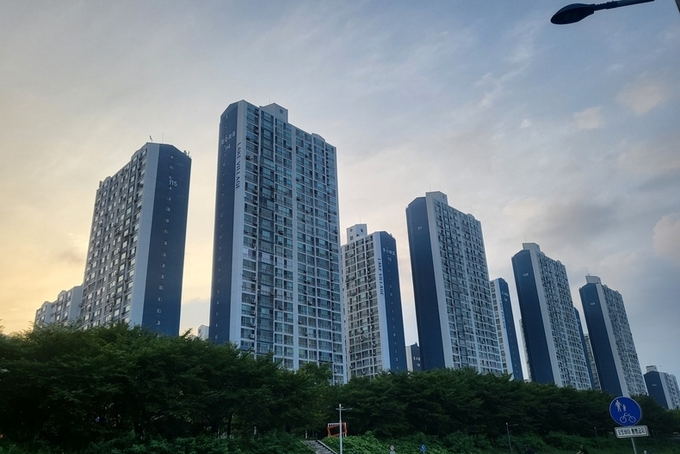 ‘외국인 토허제’ 시행 후 외국인 서울 주택 거래 51 감소