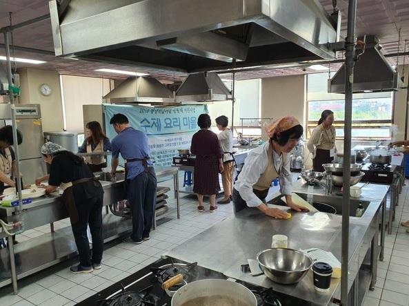 구리 수제요리마을 고추장만들기반(자료출처 : 경기도뉴스포털) 396-9-69-96-95.jpg
