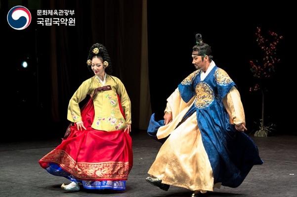 강선영류 태평무 중에서 (사진출처=국립국악원 공식블로그 ‘국악누리’ ) 3.jpg